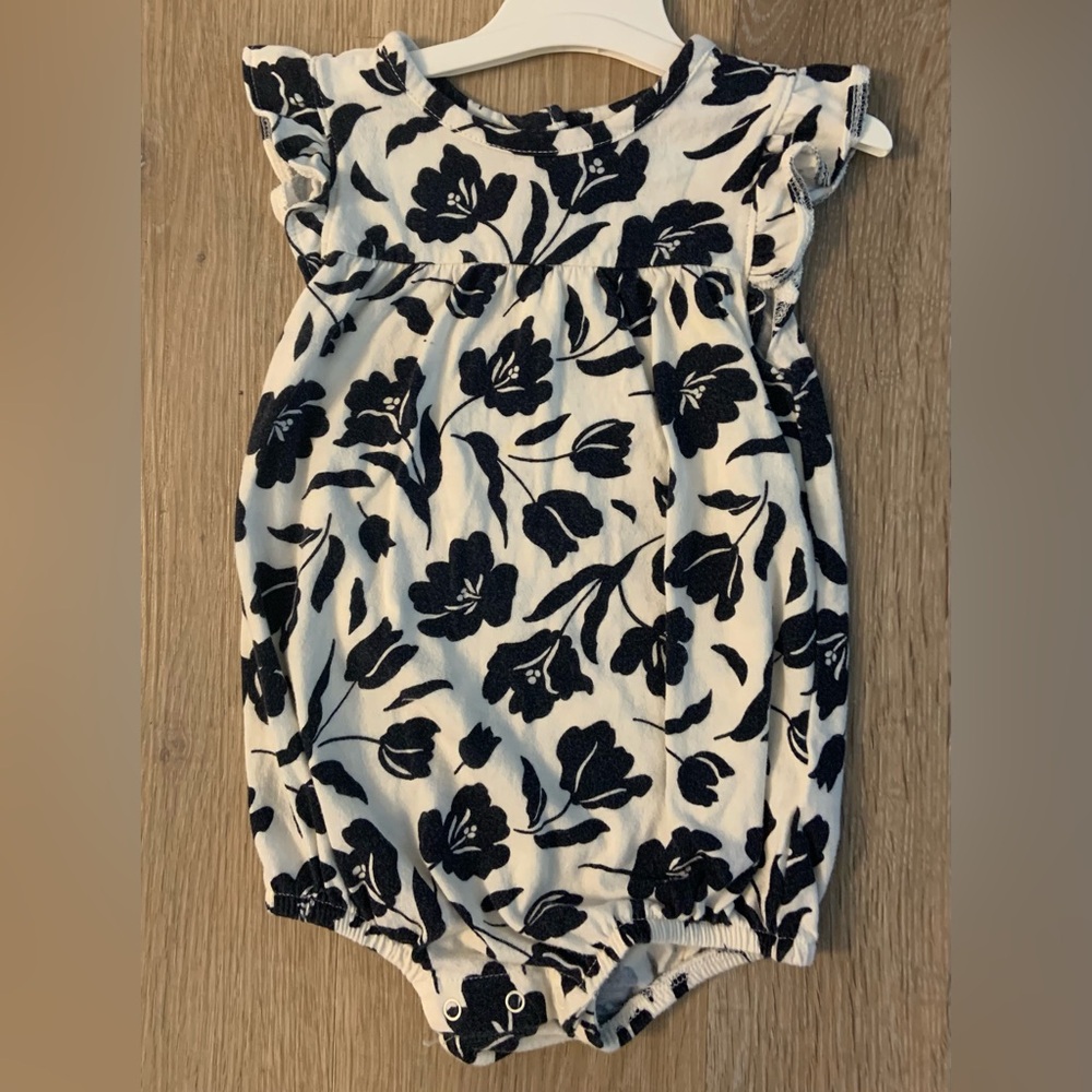 Old Navy Girl's Size 12-18 Months Floral Navy & White Floral Casual Romper